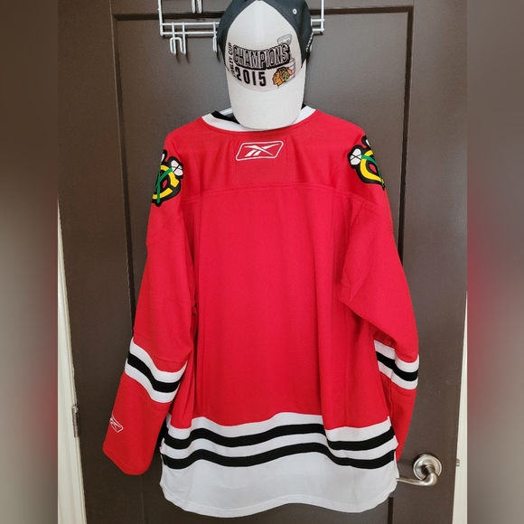 Chicago Black hawks jersey and Stanley cup hat. - Picture 4 of 14